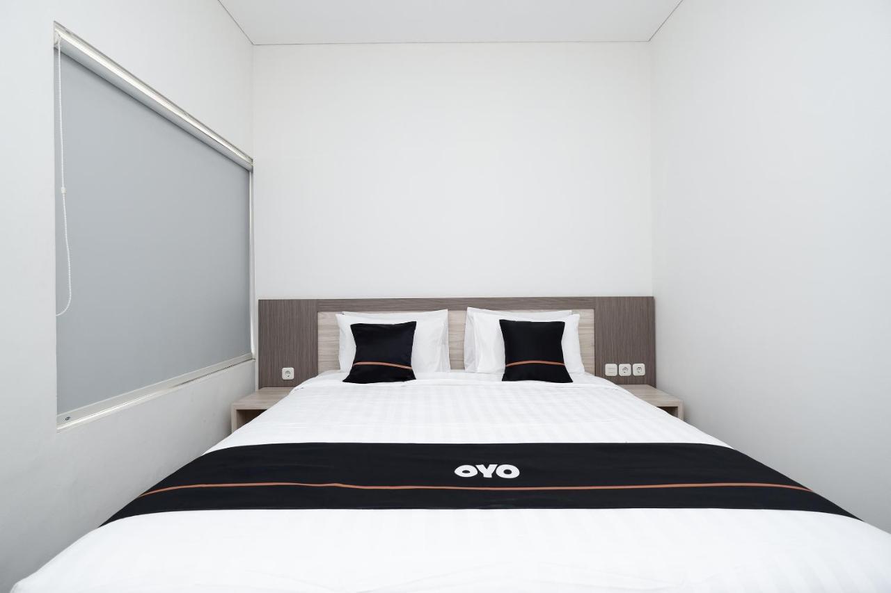 Oyo 2298 Jebres House Syariah Hotel Solo Exterior foto