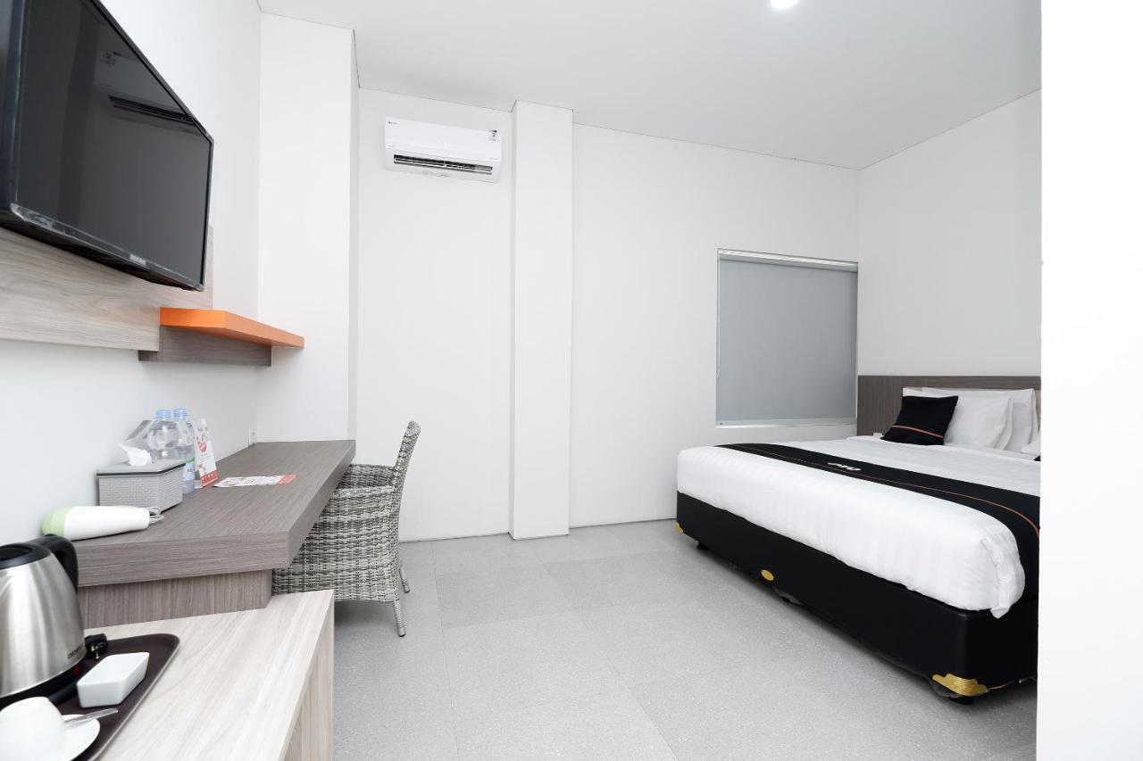 Oyo 2298 Jebres House Syariah Hotel Solo Exterior foto