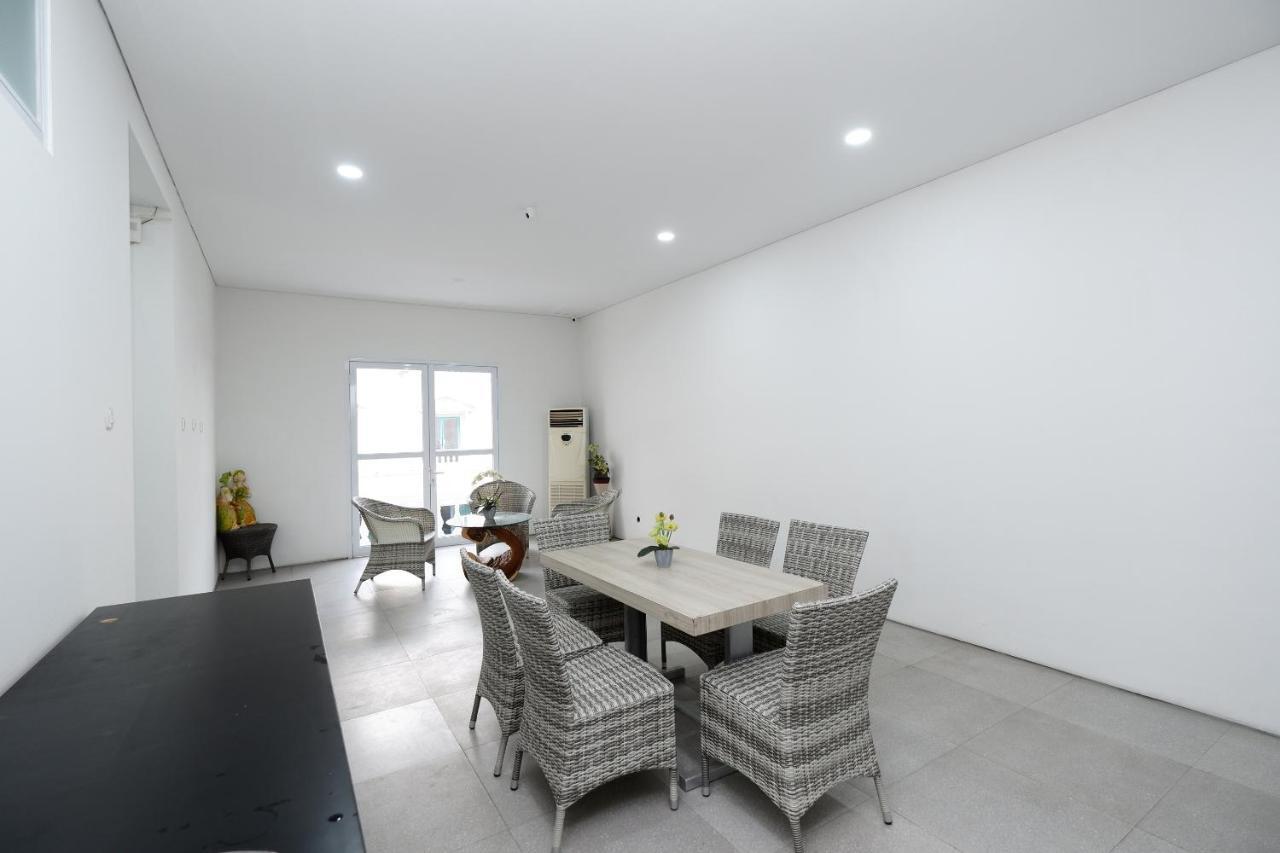 Oyo 2298 Jebres House Syariah Hotel Solo Exterior foto